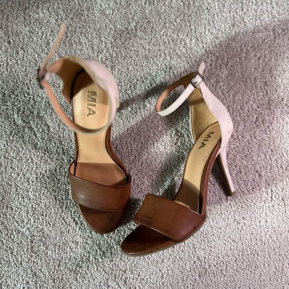 7.5 brown/tan heel